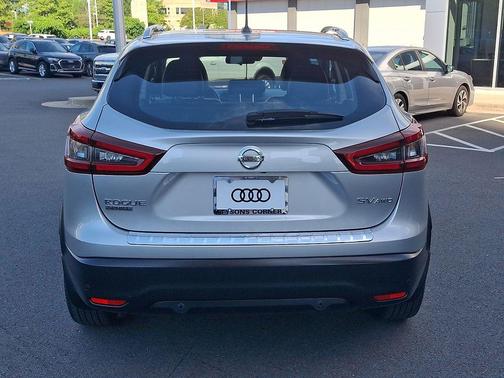 Brilliant Silver Metallic 2022 Nissan Rogue Sport SV