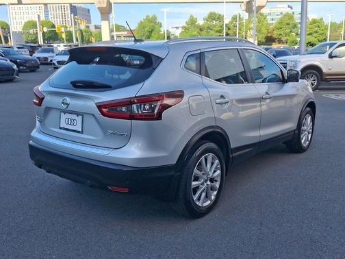 Brilliant Silver Metallic 2022 Nissan Rogue Sport SV