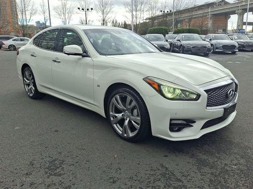 2015 INFINITI Q70 5.6X