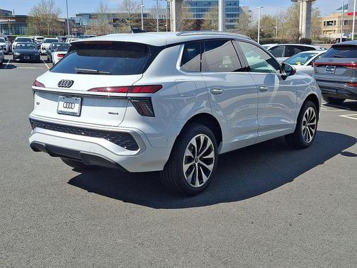 Glacier White Metallic 2026 Audi Q3 TFSI quattro S tronic