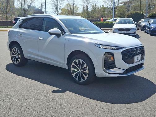 Glacier White Metallic 2026 Audi Q3 TFSI quattro S tronic