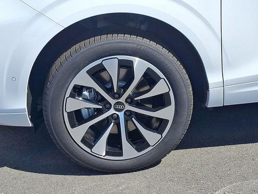 Glacier White Metallic 2026 Audi Q3 TFSI quattro S tronic