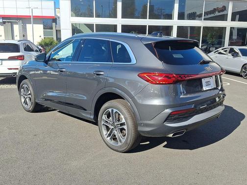 2025 Audi Q5 Premium TFSI quattro S tronic