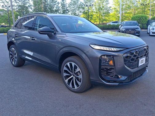 Daytona Gray Pearl Effect 2026 Audi Q3 TFSI quattro S tronic