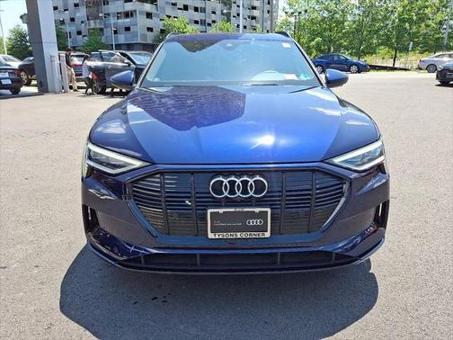 2022 Audi e-tron Premium