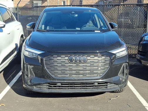 2022 Audi e-tron Premium Plus