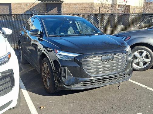 2022 Audi e-tron Premium Plus