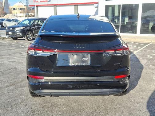 2022 Audi e-tron Premium Plus