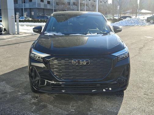 2022 Audi e-tron Premium Plus