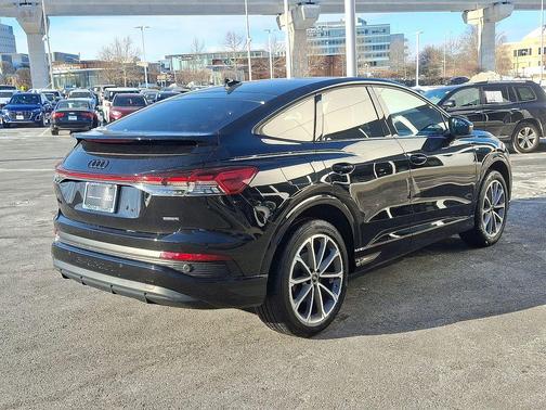 2022 Audi e-tron Premium Plus