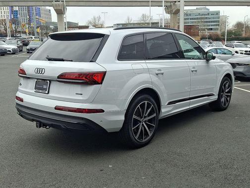 2023 Audi Q7 55 Premium Plus