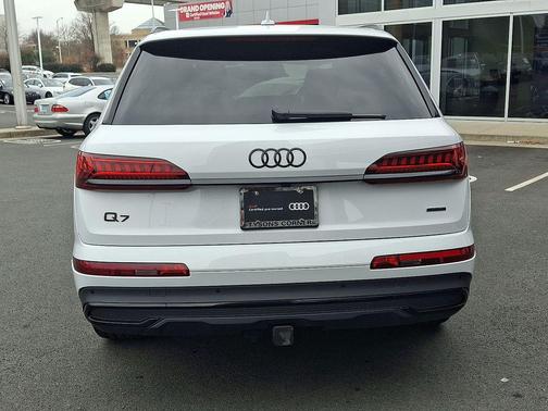 2023 Audi Q7 55 Premium Plus