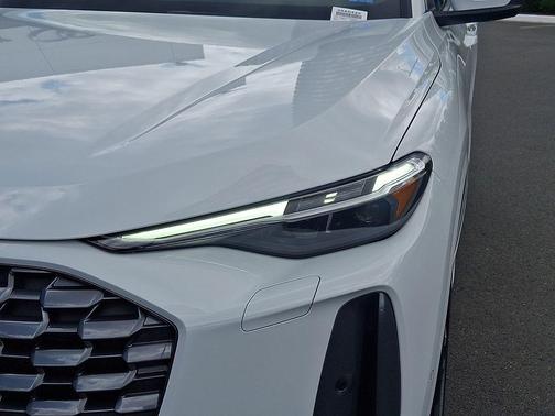 Glacier White Metallic 2026 Audi Q5 Premium Plus TFSI quattro S tronic
