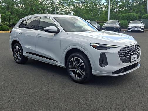 Glacier White Metallic 2026 Audi Q5 Premium Plus TFSI quattro S tronic