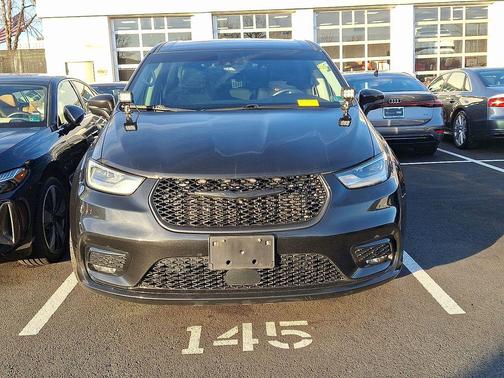 Brilliant Black Crystal Pearlcoat 2022 Chrysler Pacifica Hybrid Touring L