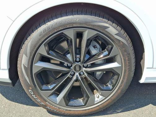 2025 Audi Q7 55 Premium Plus