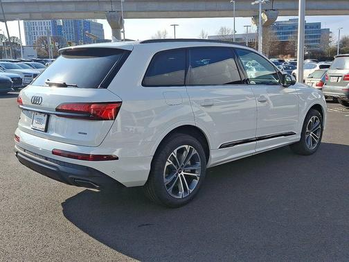 2026 Audi Q7 45 Premium