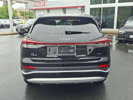 Mythos Black Metallic 2023 Audi Q4 e-tron Premium Plus 50 quattro
