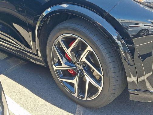 Mythos Black Metallic 2025 Audi SQ6 e-tron Premium Plus quattro