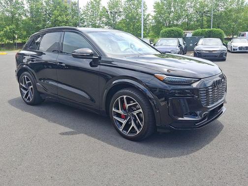 Mythos Black Metallic 2025 Audi SQ6 e-tron Premium Plus quattro