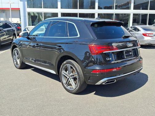 Black Metallic 2023 Audi Q5 55 S line Prestige