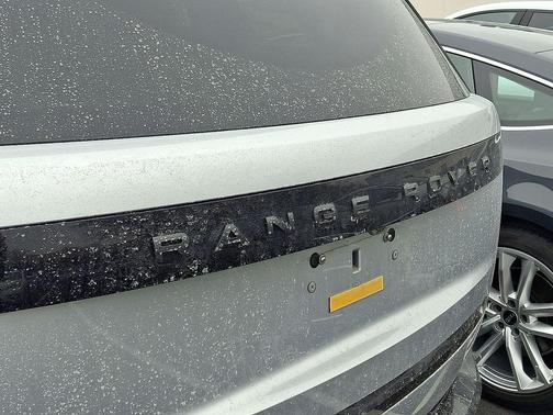 2025 Land Rover Range Rover P530 SE