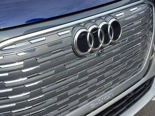 Navarra Blue Metallic 2025 Audi Q4 e-tron Sportback Premium Plus 55 quattro
