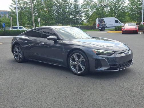 Daytona Gray Pearl Effect 2023 Audi e-tron GT Premium Plus quattro
