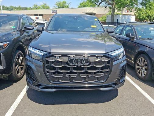 Daytona Gray Pearl Effect 2025 Audi SQ7 4.0T Prestige