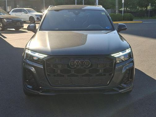Daytona Gray Pearl Effect 2025 Audi SQ7 4.0T Prestige