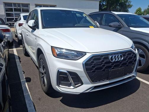 Glacier White Metallic 2023 Audi Q5 45 S line Premium