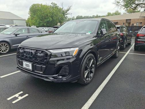 2025 Audi Q7 55 Premium Plus