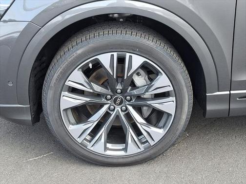 2025 Audi Q8 55 Premium Plus