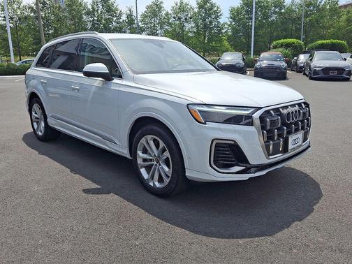 2025 Audi Q7 55 Premium Plus