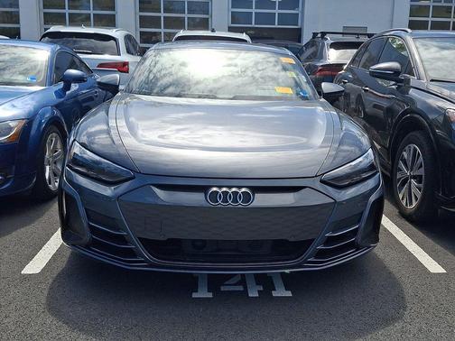 Daytona Gray Pearl Effect 2023 Audi e-tron GT Premium Plus quattro