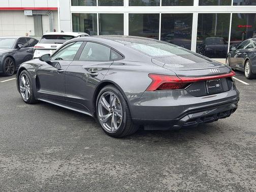 Daytona Gray Pearl Effect 2023 Audi e-tron GT Premium Plus quattro