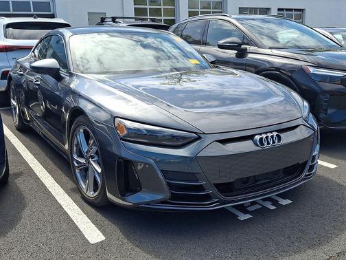 Daytona Gray Pearl Effect 2023 Audi e-tron GT Premium Plus quattro