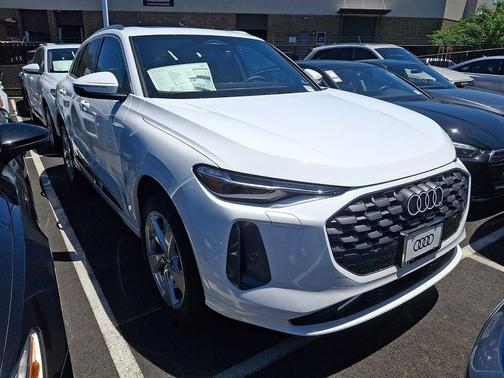 Arkona White 2026 Audi Q5 Premium Plus TFSI quattro S tronic