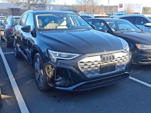 2024 Audi Q8 e-tron Premium Plus