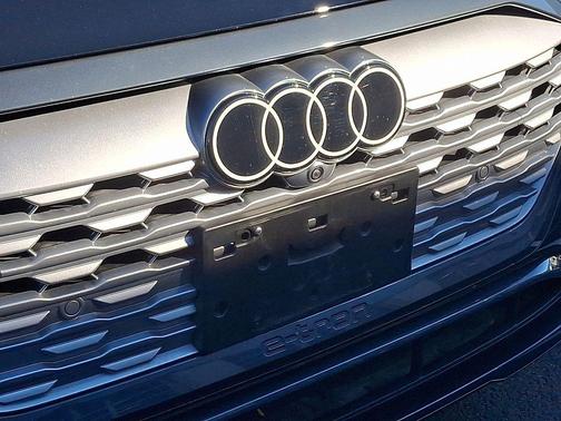 2024 Audi Q8 e-tron Premium Plus