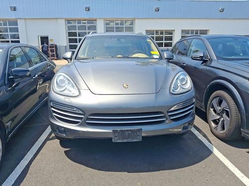 Gray 2014 Porsche Cayenne Diesel Platinum Edition