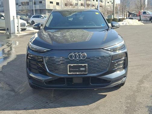 2025 Audi Q6 e-tron Premium Plus quattro