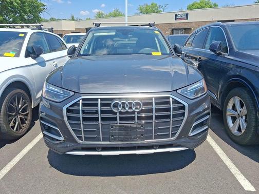 Manhattan Gray Metallic 2023 Audi Q5 40 Premium