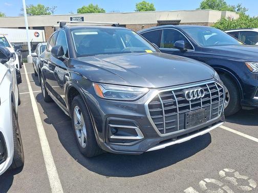 Manhattan Gray Metallic 2023 Audi Q5 40 Premium