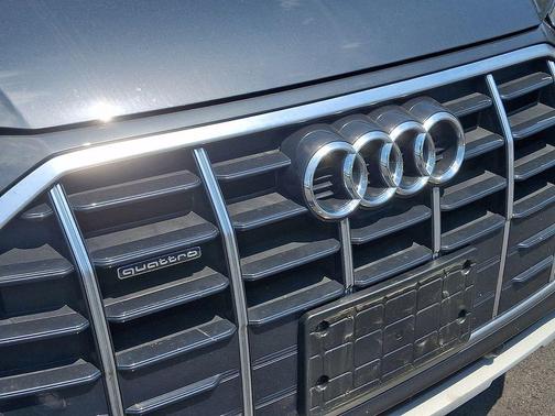 Manhattan Gray Metallic 2023 Audi Q5 40 Premium