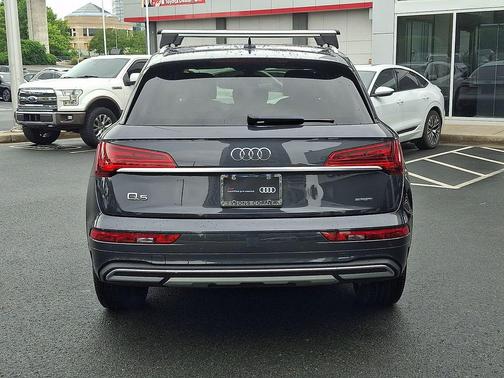 Manhattan Gray Metallic 2023 Audi Q5 40 Premium