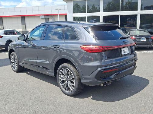 Tambora Gray Metallic 2026 Audi Q5 Premium Plus TFSI quattro S tronic