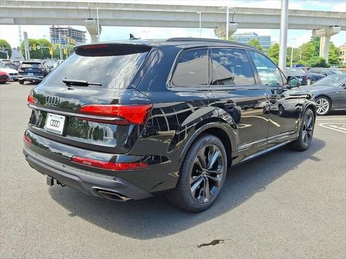 2025 Audi Q7 55 Premium Plus