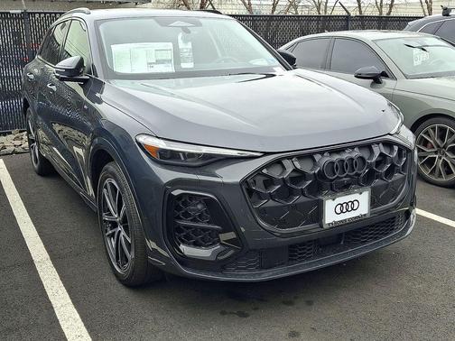 Tambora Gray Metallic 2026 Audi Q5 2.0T Technik