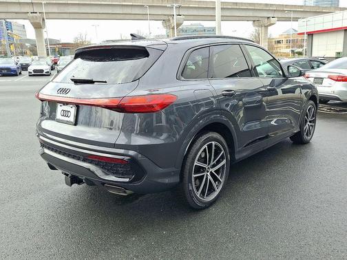 Tambora Gray Metallic 2026 Audi Q5 2.0T Technik